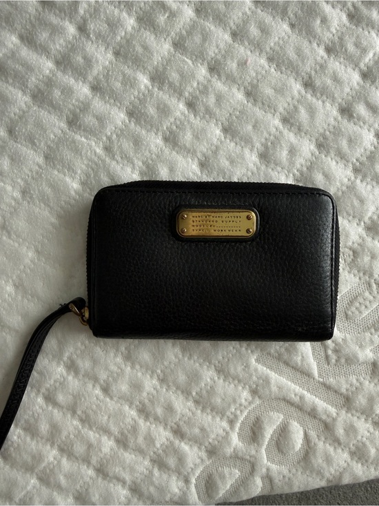 Marc By Marc Jacobs Handbags - Marc by Marc Jacobs Black Pebble Leather Zip Wristlet with Gold Plate